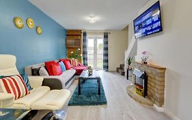 3-Bed House, Sleeps 8, Next To Park